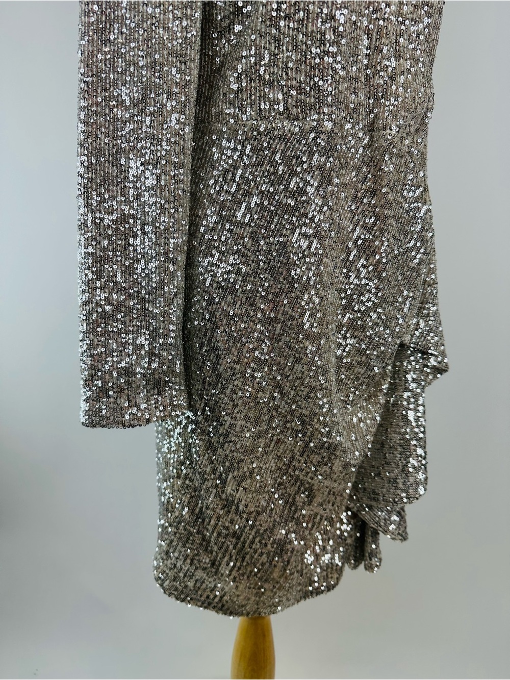 Belle Badgley Mischka Silver Sequin Dress Size 10 - Picture 6 of 15